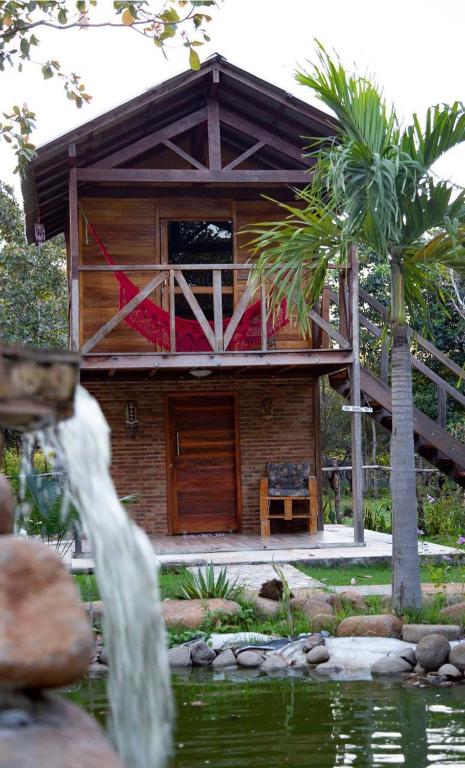 Arquitetura em madeira da Oca Tocarijus